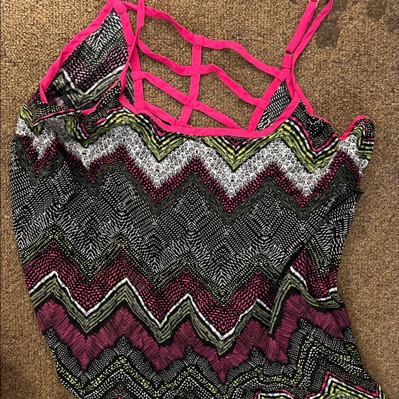 Women’s Tops. - Picture 14 of 14